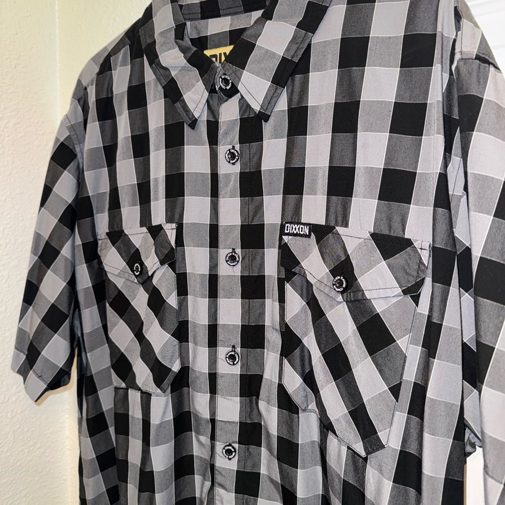 DIXXON Black and Gray Plaid Short-Sleeve Button-Down Shirt